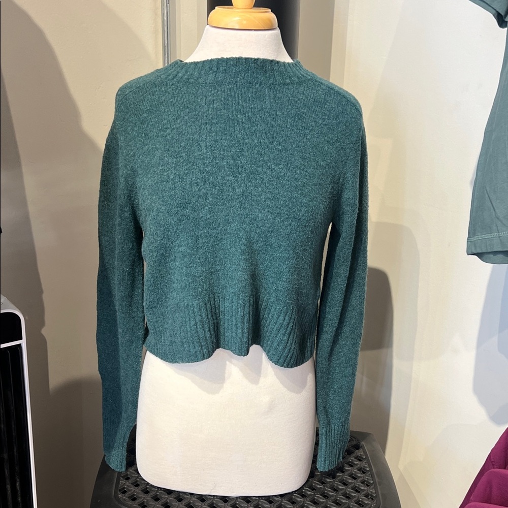 Universal Thread Teal Crew Neck Sweater